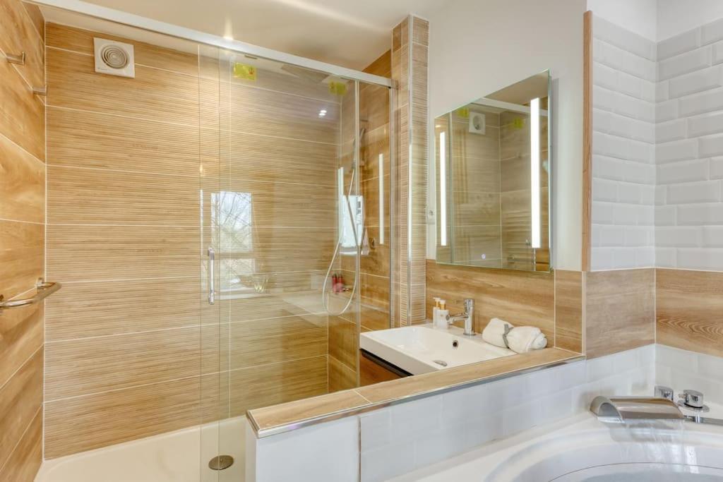 Suite Love Jacuzzi Монтеврен Экстерьер фото